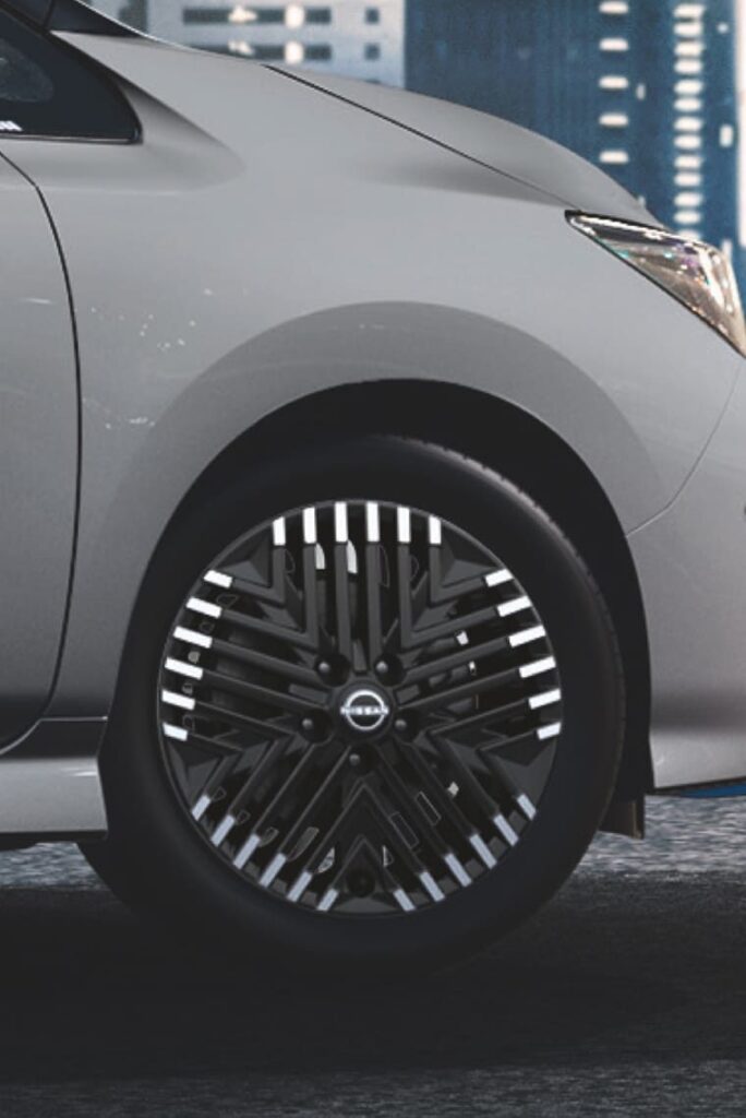 22TDIEULHD_LEAF_iphone2Bnissan-app5_pace109-d.jpg.ximg.l_12_h.smart