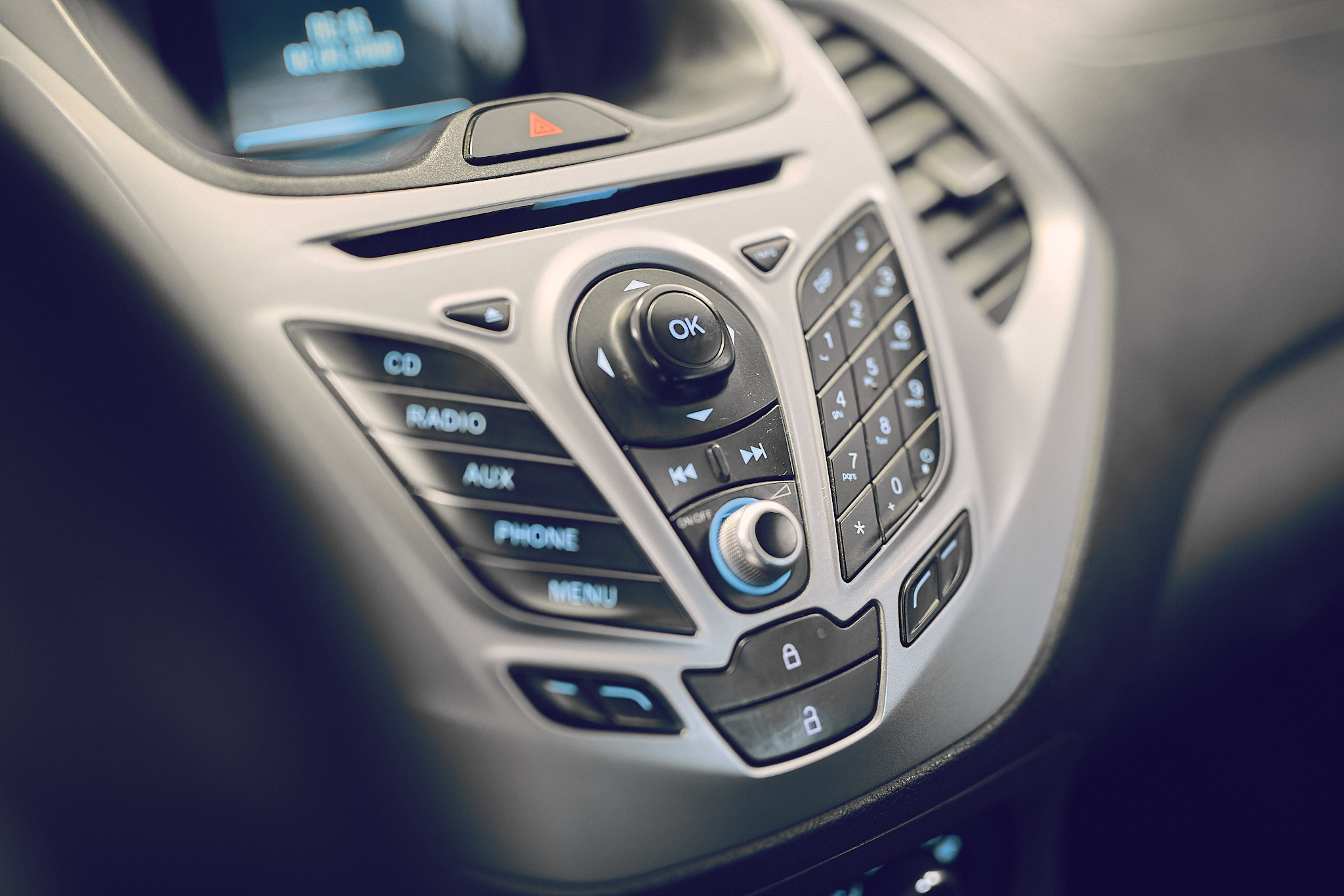 FORD KA 1.5 SEL GRIS PLATA AA654HH 2016 125.000 KM (2)