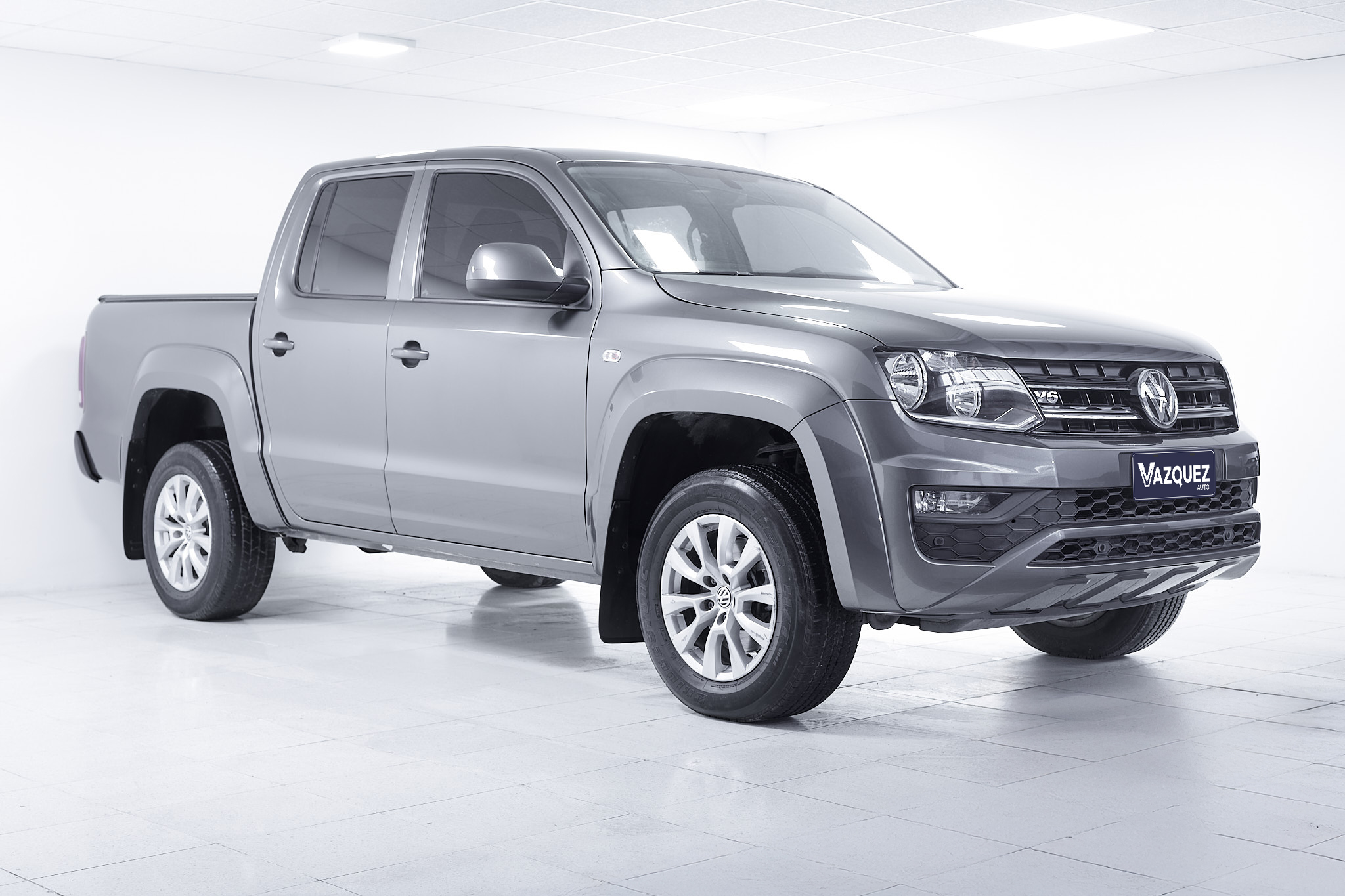 VOLKSWAGEN AMAROK COMFORTLINE CD V6 AT 4X4 GRIS OSCURO AE043EO 2021 94.300 KM (1)