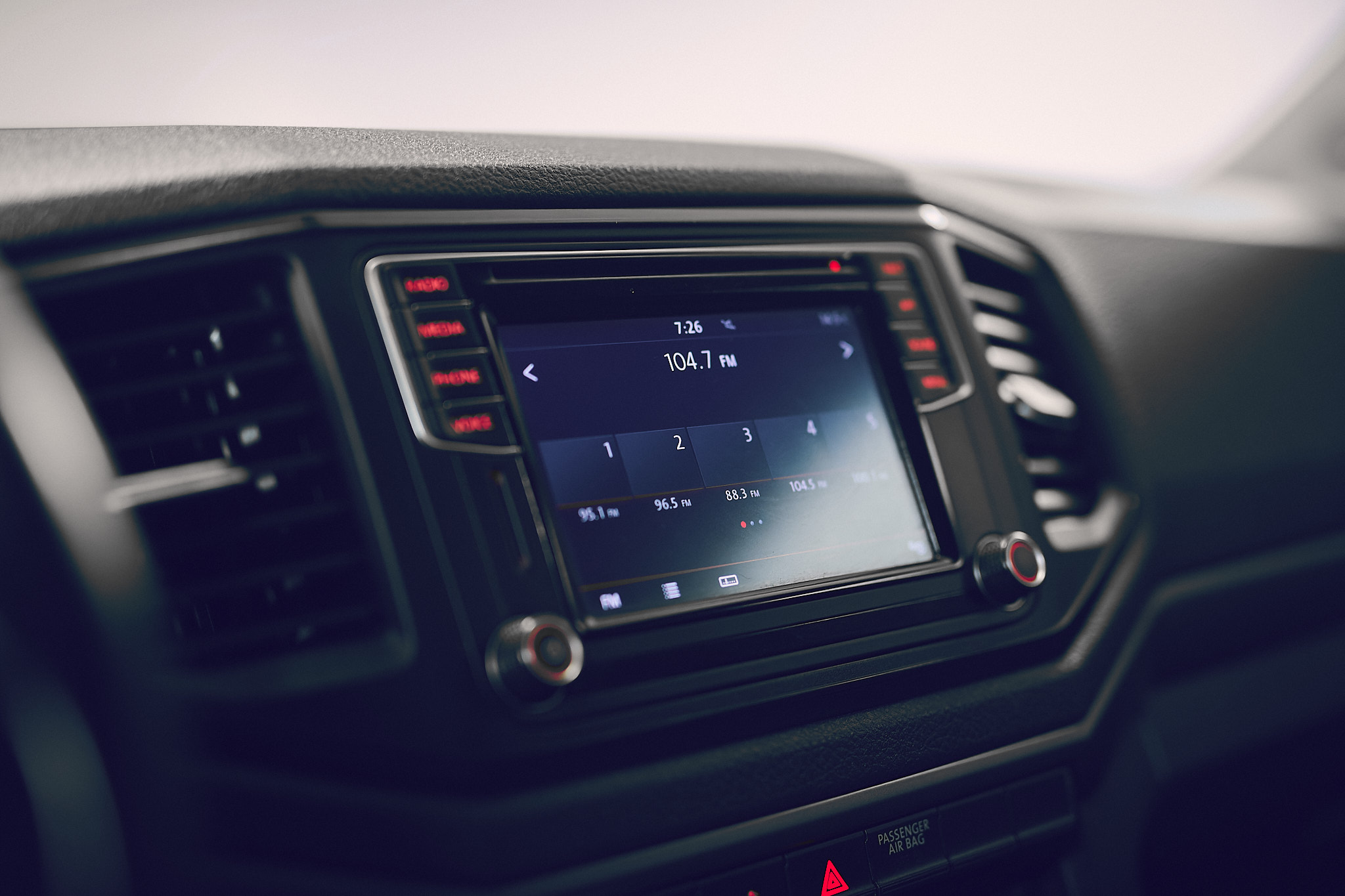 VOLKSWAGEN AMAROK COMFORTLINE CD V6 AT 4X4 GRIS OSCURO AE043EO 2021 94.300 KM (2)