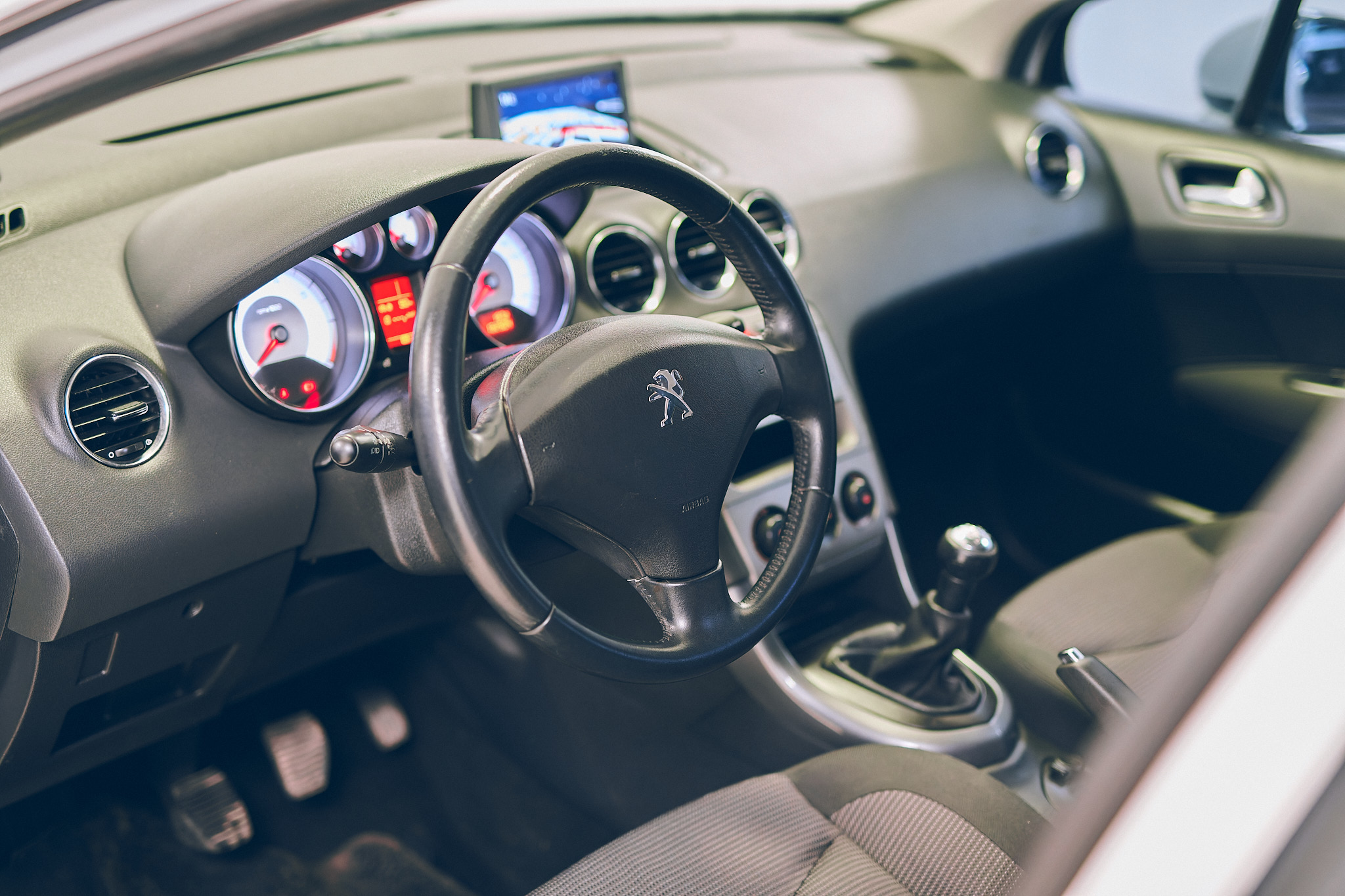 PEUGEOT 308 ALLURE NAV 1.6 - BLANCO - 2013 - MFG396 - 133.000 KM (3)