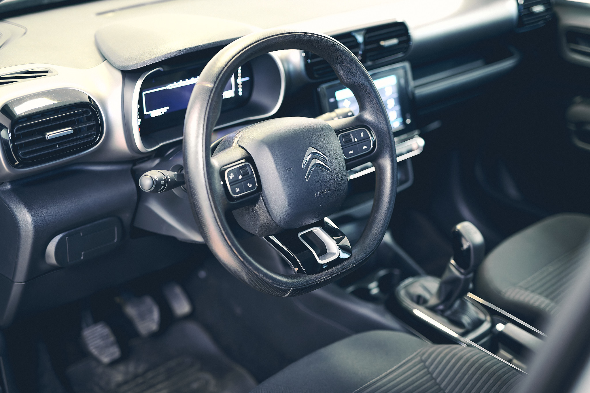 CITROEN C4 CACTUS VTI GRIS OSCURO AF892IQ 2023 45.000 KM (2)