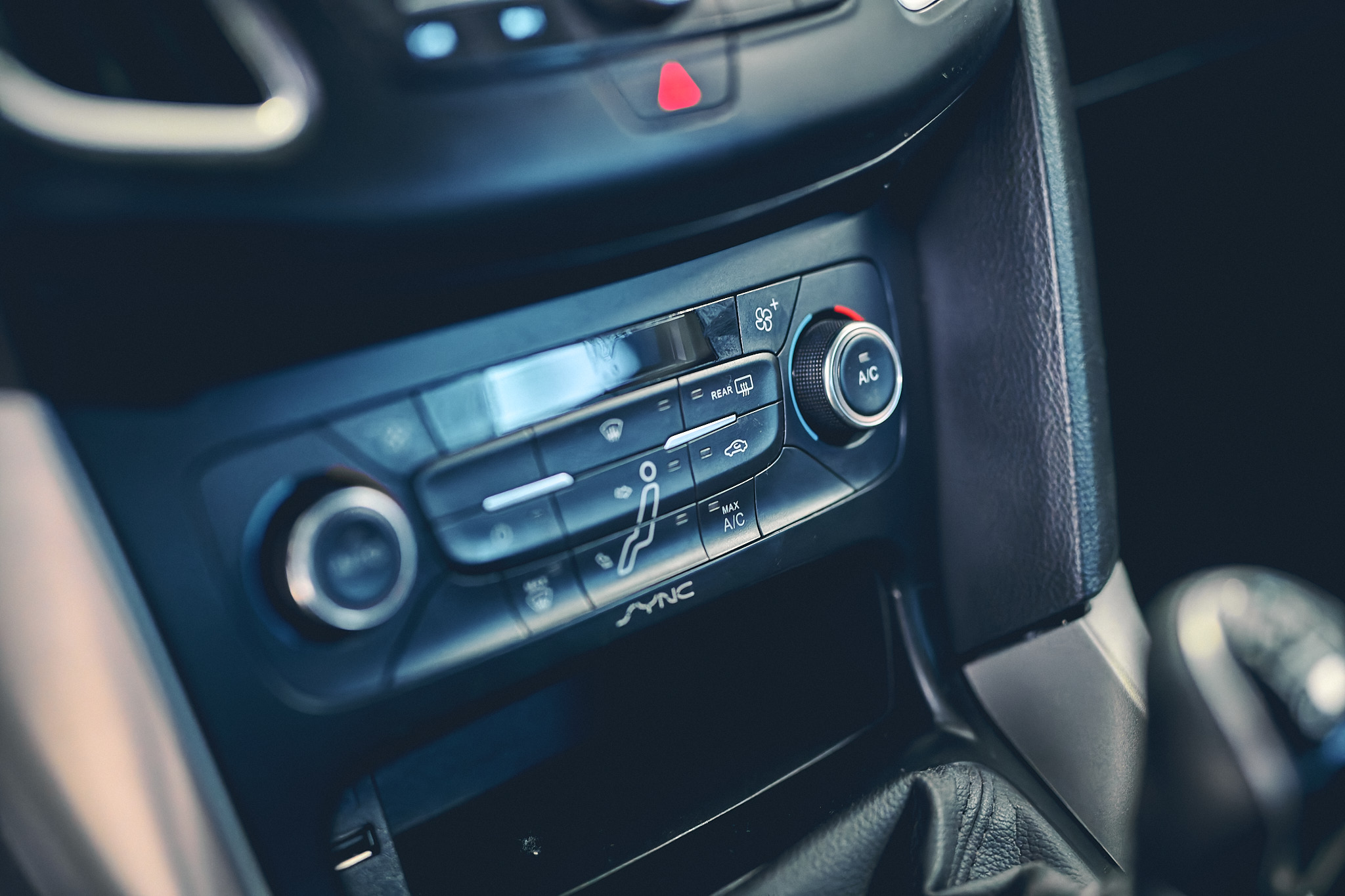 FORD FOCUS 2.0 4P SE 2019 AD804FB AZUL 106.000 KM (2)