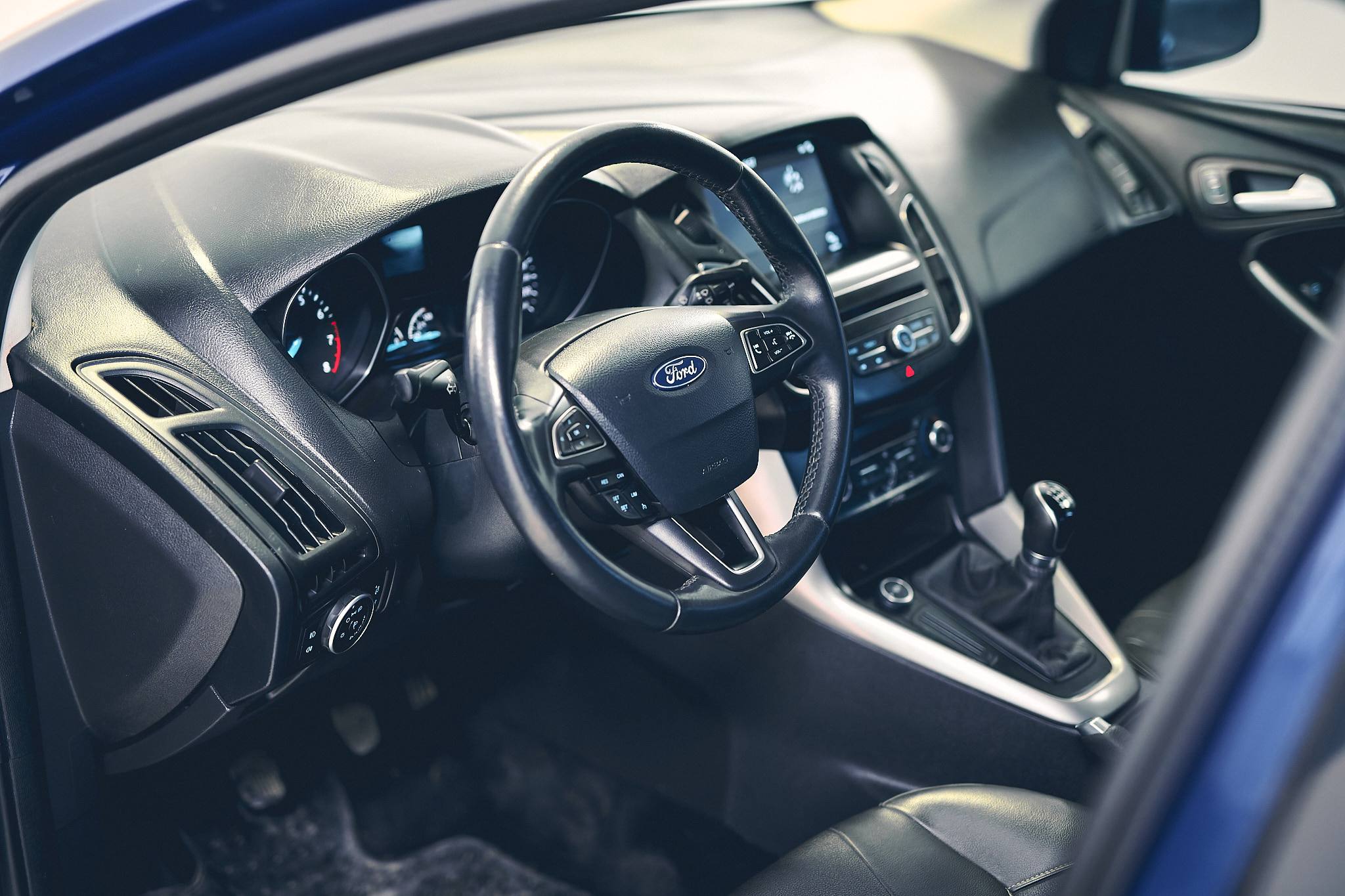 FORD FOCUS 2.0 4P SE 2019 AD804FB AZUL 106.000 KM (3)