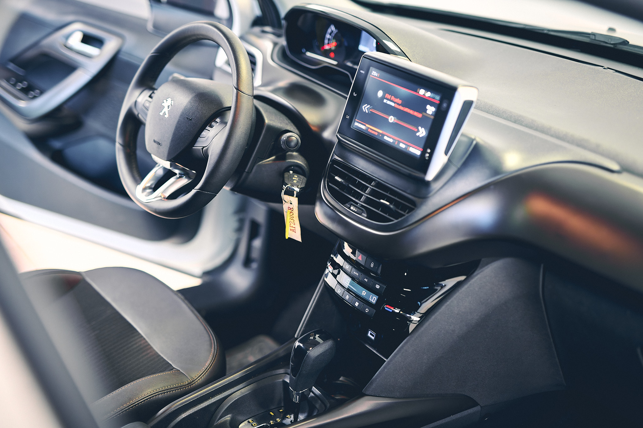 PEUGEOT 2008 FELINE 1.6 TIPTRONIC BLANCO AF230SR 2022 37.295 KM (3)