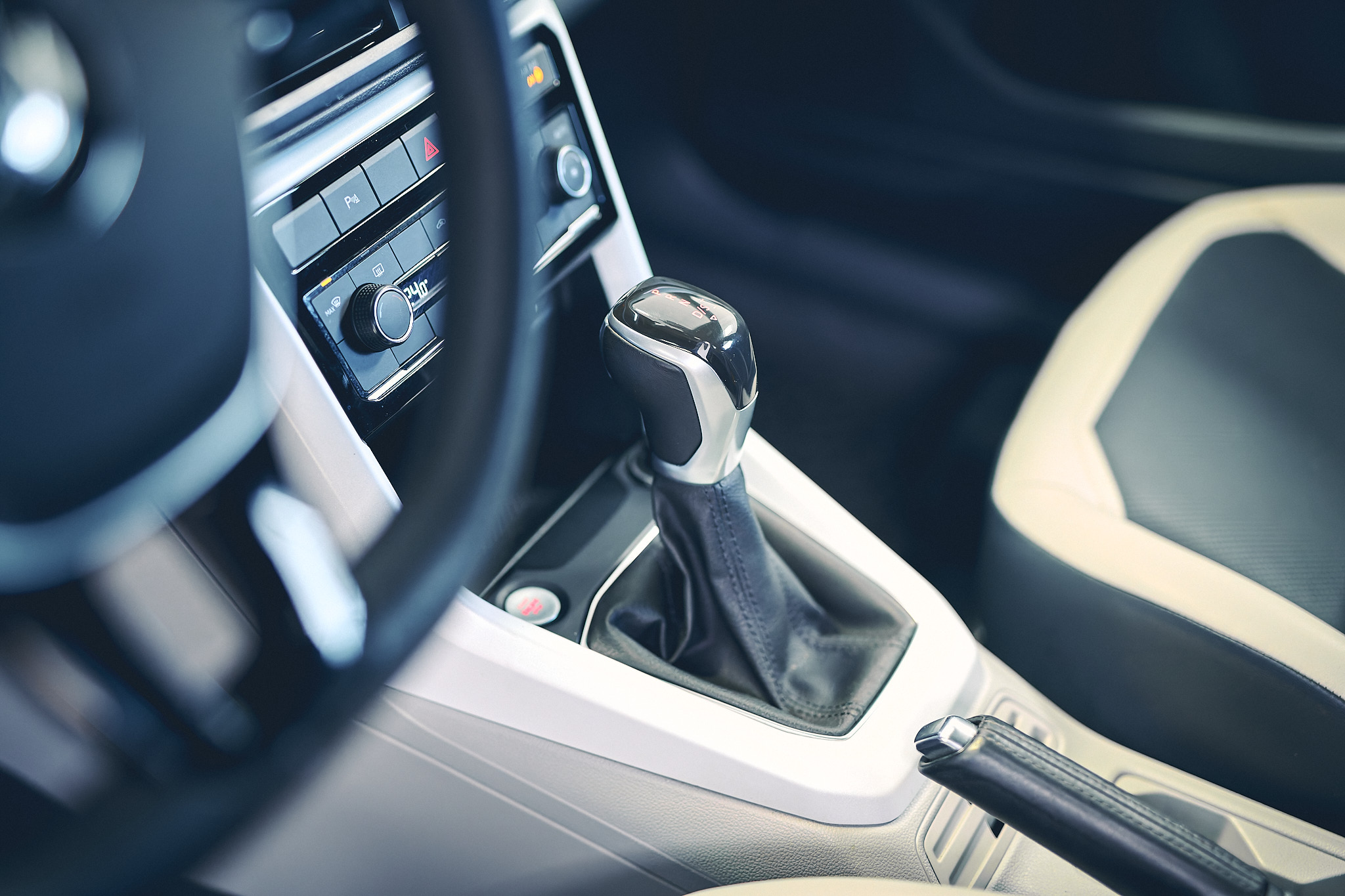 VOLKSWAGEN T-CROSS 1.6 HIGHLINE AT AZUL AD800TR 2019 83.000 KM (2)