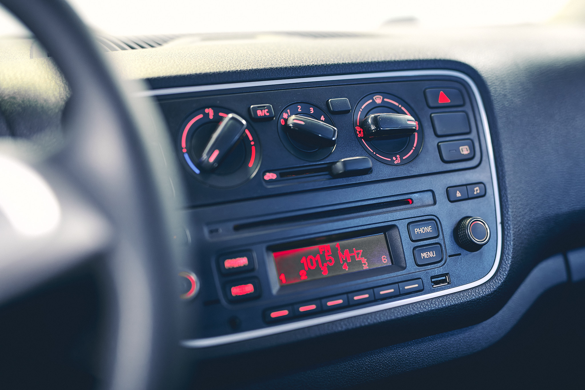 VOLKSWAGEN TAKE UP 1.0 MPI GRIS OSCURO AB499TY 2017 69.300 KM (2)