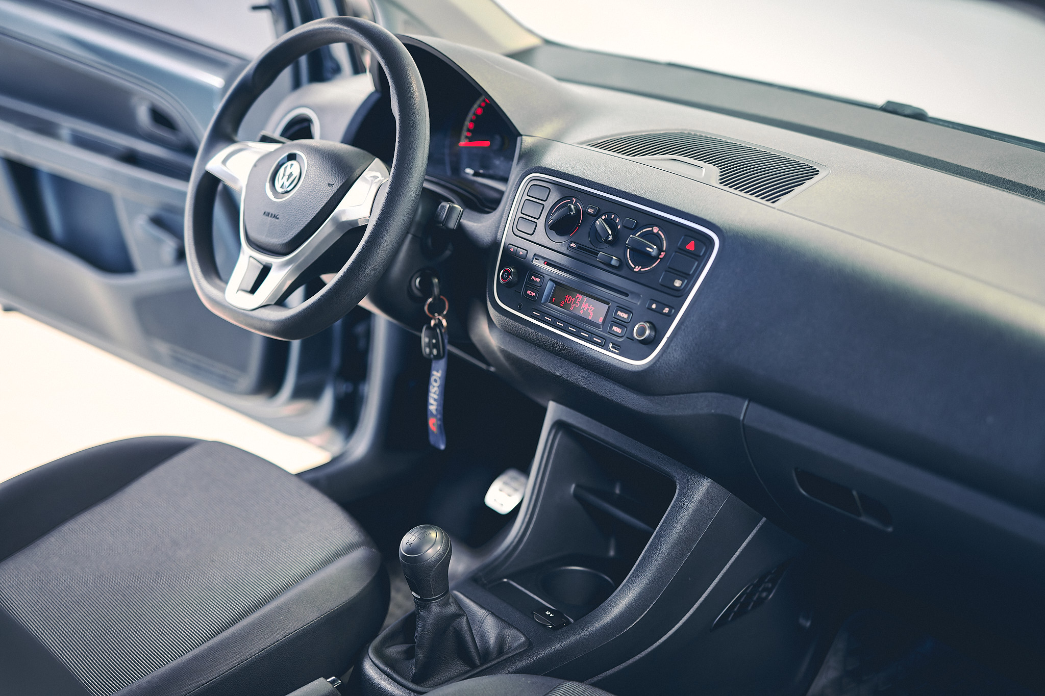 VOLKSWAGEN TAKE UP 1.0 MPI GRIS OSCURO AB499TY 2017 69.300 KM (3)